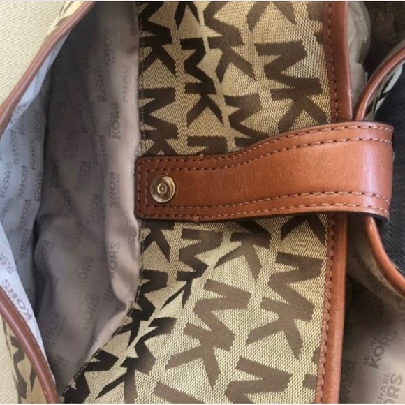 Michael Kors Charlton Large Tote in Mocha - Picture 3 of 5